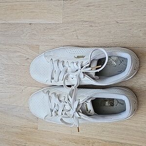 Puma leather sneakers in excellent condition